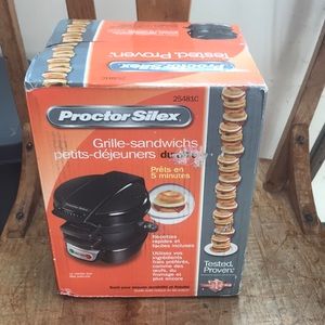 Breakfast sandwich maker